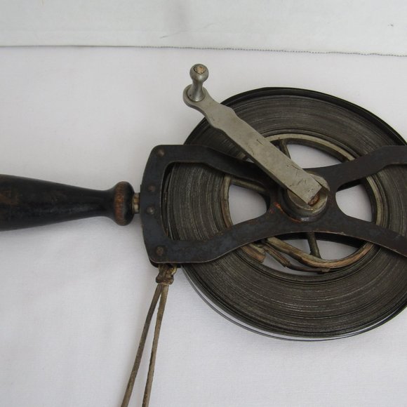 LUFKIN RULE Co. WOOD HANDLED SURVEYOR STEEL TAPE MEASURE Rare ANTIQUE HAND TOOL - Picture 2 of 16
